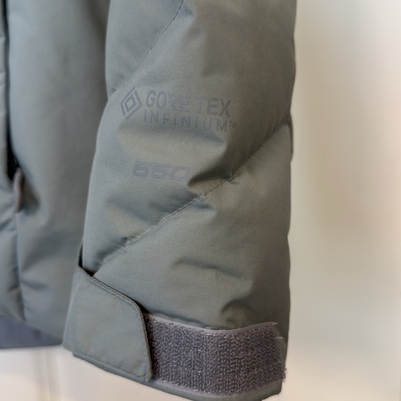 The North Face Hooded Goretex Infinium 550 Coat - Picture 6 of 11